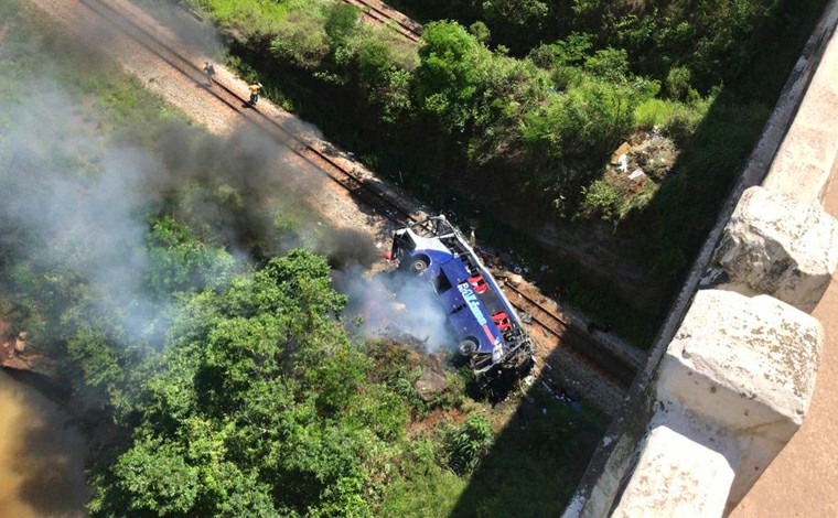 Sobe para 18 o número de mortos em acidente com ônibus em João Monlevade