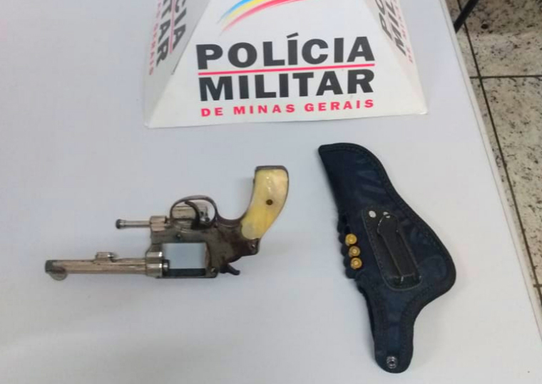 Homem é preso por porte ilegal de arma de fogo após efetuar disparos em Pedro Leopoldo