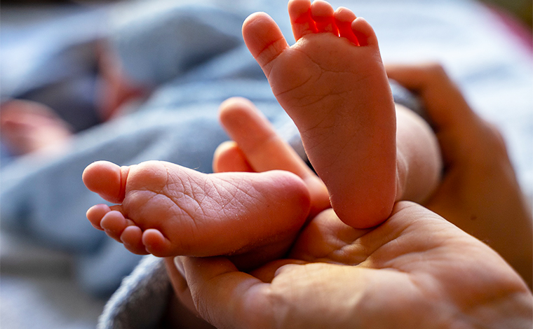 Estudo mostra que bebês de mães com covid-19 têm anticorpos contra o vírus