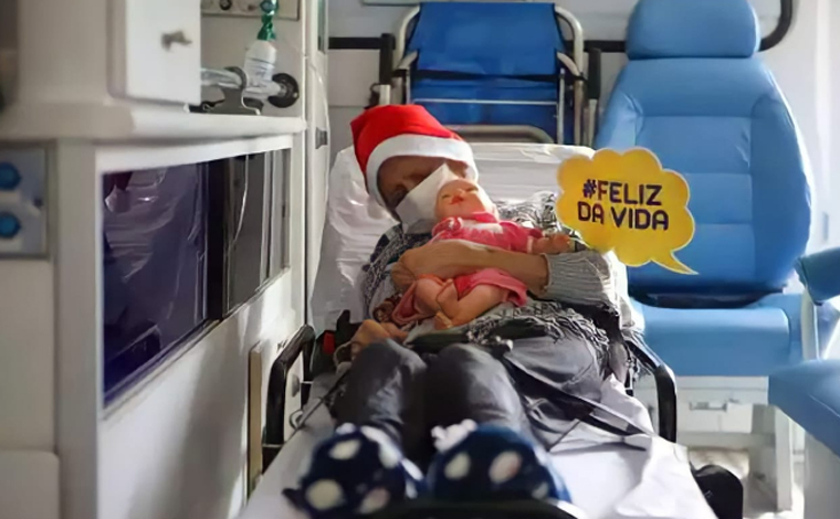 Idosa de 101 anos se recupera da Covid-19 e deixa hospital em Belo Horizonte na véspera do Natal