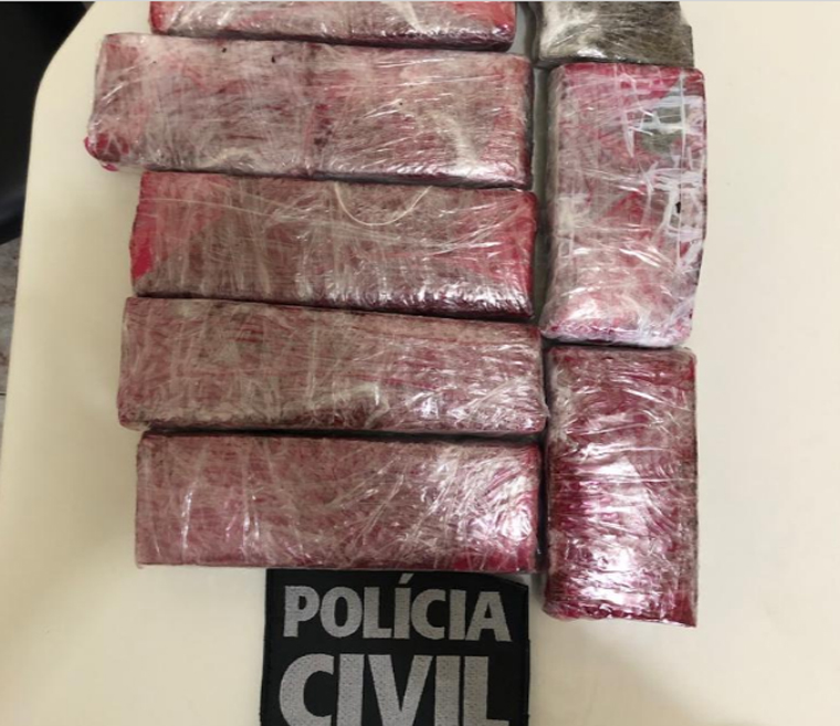 Polícia Civil apreende tabletes de maconha em casa abandonada no bairro Padre Teodoro