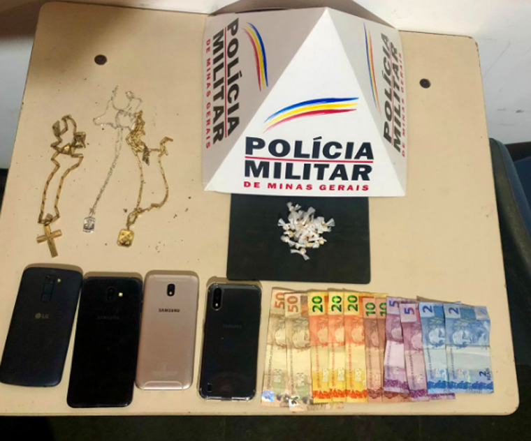 Quatro pessoas são presas suspeitas de tráfico de drogas em Pedro Leopoldo