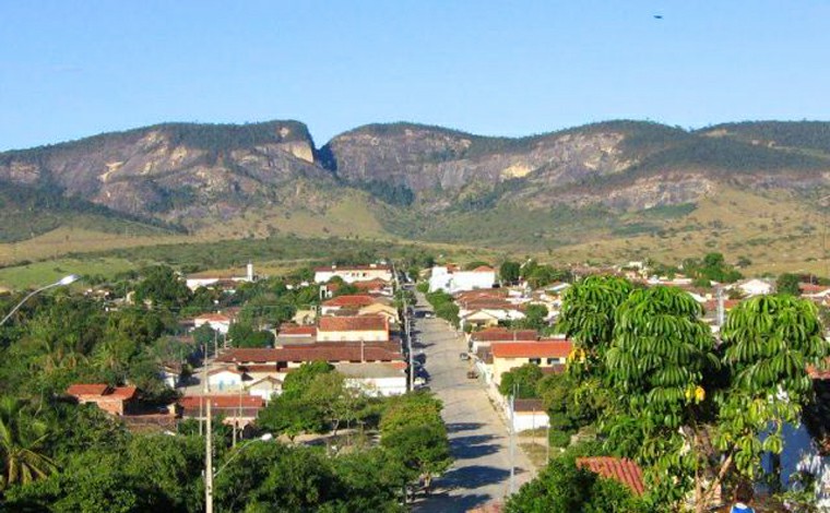 Foto: ReproduÃ§Ã£o - O crime ocorreu na porta da casa da mulher. Depois de ser ferido, K.J.M.S. saiu pedindo por ajuda e caiu na calÃ§ada. Ele foi socorrido e encaminhado para um hospital, mas nÃ£o resistiu aos ferimentos e veio a Ã³bito