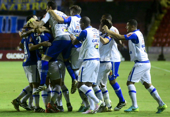 Cruzeiro vence Sport e se livra da degola no Brasileirão