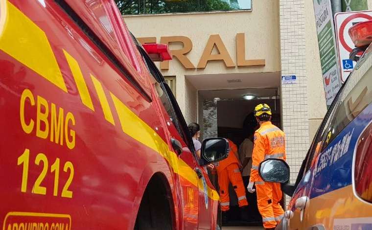 Homem morre esmagado por elevador enquanto realizava manutenção do equipamento em Viçosa