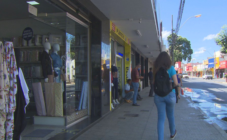 Foto: ReproduÃ§Ã£o/TV Globo - A Prefeitura Municipal deve publicar um novo decreto para efetivar o retorno de Sete Lagoas para onda amarela, regulamentando as atividades que podem funcionar nesta fase