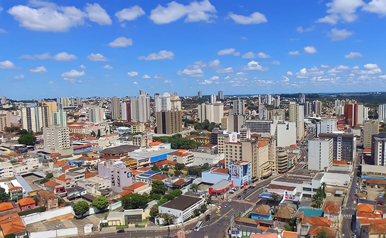 Homem é denunciado por se masturbar para vizinhas em janela de apartamento no interior de Minas