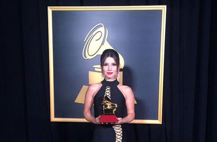 Sete-lagoana Paula Fernandes é premiada em Las Vegas com o Grammy Latino