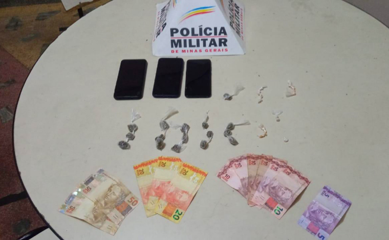 Quatro jovens são presos por tráfico de drogas em Capim Branco