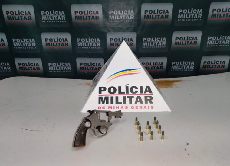 Homem é preso por porte ilegal de arma de fogo em estrada à margens da rodovia LMG-807 em Jequitibá