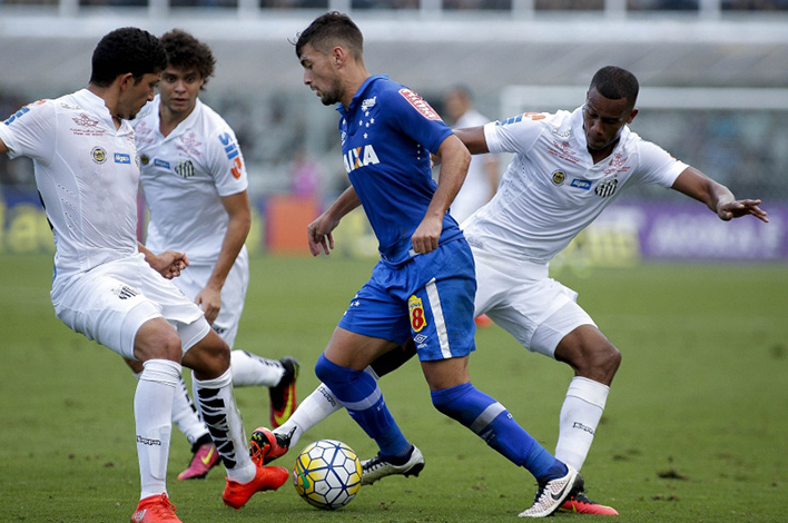 Cruzeiro luta para manter vivas remotas chances de Libertadores