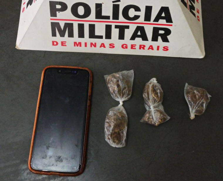 Jovem é preso suspeito de tráfico de drogas em Paraopeba 