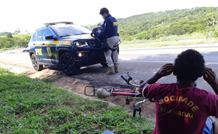 Adolescente de Uberaba é encontrado pedalando com destino ao Maranhão para encontrar garota