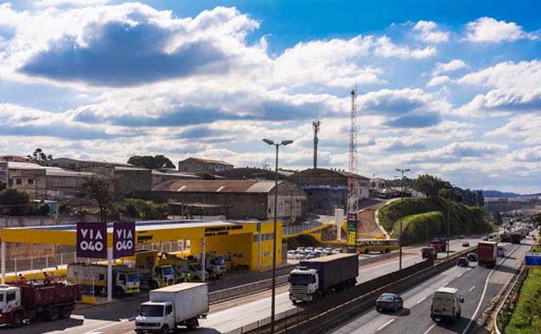 Foto: Thobias Almeida - AlÃ©m da sinalizaÃ§Ã£o de obra, a Via 040, em parceria com o Waze realizou o cadastramento dos desvios e informaÃ§Ãµes sobre a obra no aplicativo para auxiliar os motoristas que trafegam na regiÃ£o