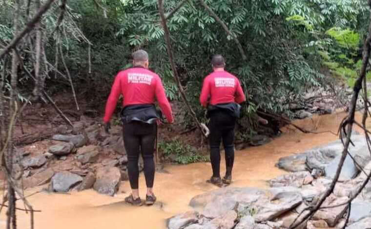 Bombeiros resgatam corpo de criança que se afogou em rio no Norte de MG