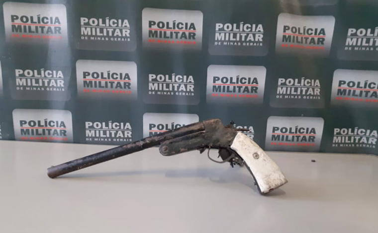 Polícia Militar apreende arma de fogo com mulher, após ameaças a familiares no bairro Itapoã