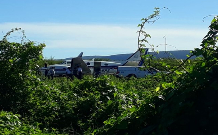 Avião carregado com vacinas contra Covid-19 bate em jumento ao pousar em aeródromo da Bahia