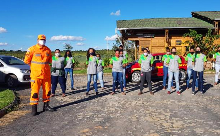 5ª Companhia independente recebe visita de alunos de Programa Social em Sete Lagoas