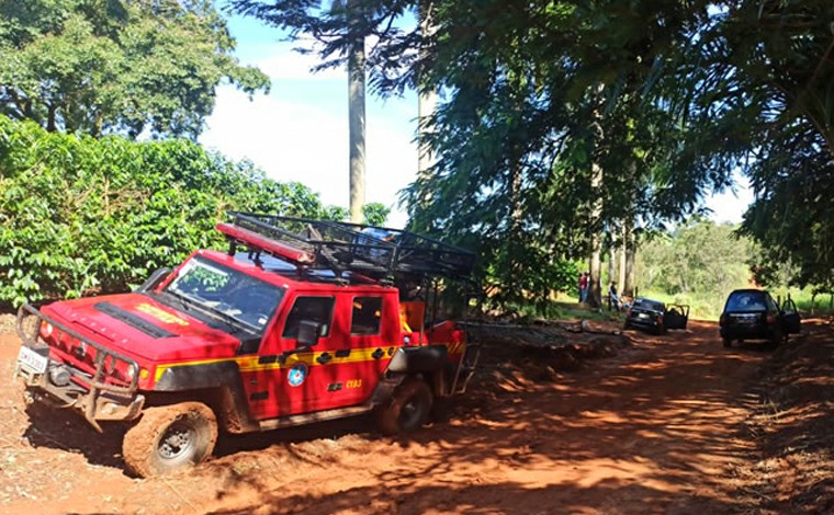 Corpo de menina de 4 anos é encontrado após carro ser levado por enchente em Três Pontas