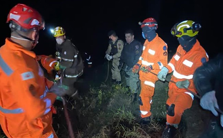 Soldado da Polícia Militar morre após carro cair em ribanceira na estrada da Serra do Rola Moça