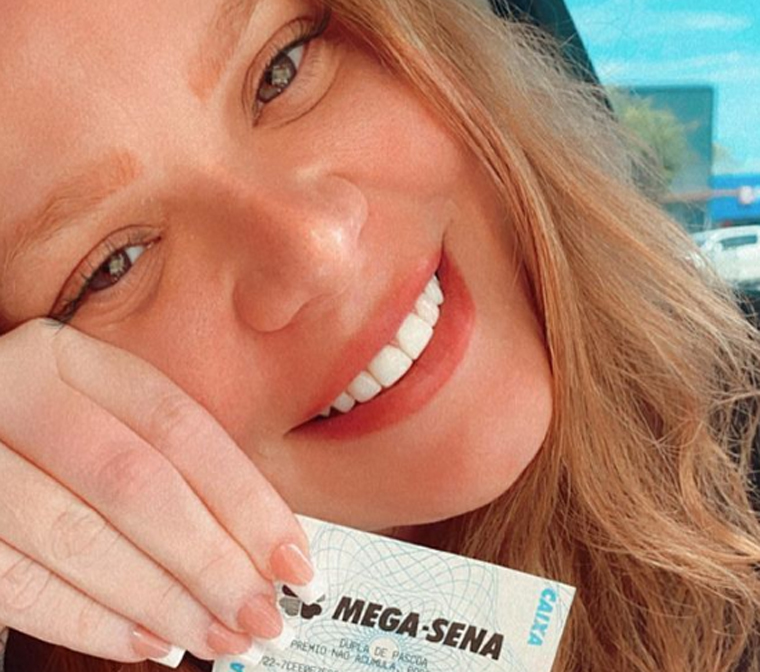 Influenciadora Paula Leite ganha na Mega-Sena pela 47ª vez