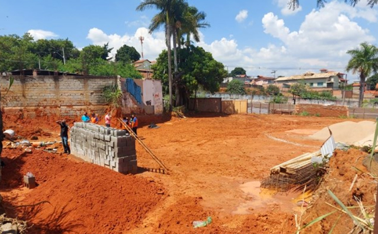 Trabalhador de 19 anos morre soterrado durante obra em Contagem 