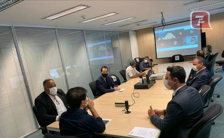 Foto: DivulgaÃ§Ã£o/Ascom DM - ApÃ³s reuniÃ£o de prefeitos com o Deputado Douglas Melo na Secretaria de Estado da SaÃºde, foi garantido pelo secretÃ¡rio estadual de saÃºde, o custeio de novos leitos em Sete Lagoas pelo estado