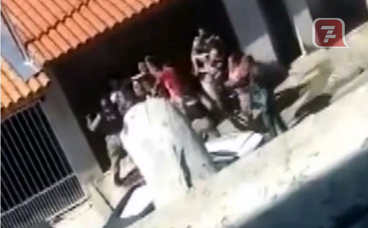 Vídeo - Grávida leva socos no rosto de PM em Minas e vídeo causa revolta