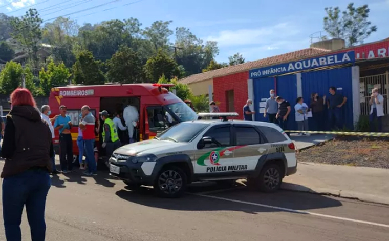 Adolescente invade escola infantil mata três crianças e duas funcionárias em Santa Catarina