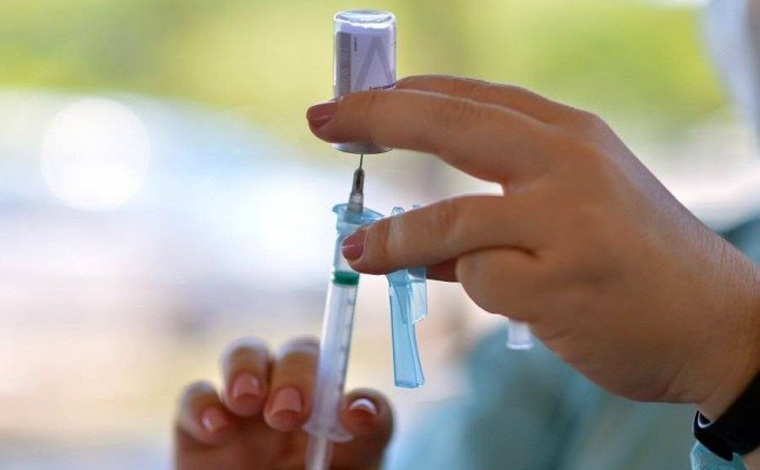 Idosos de 60 anos recebem 1ª dose da vacina contra Covid-19 nesta quarta- feira em Sete Lagoas
