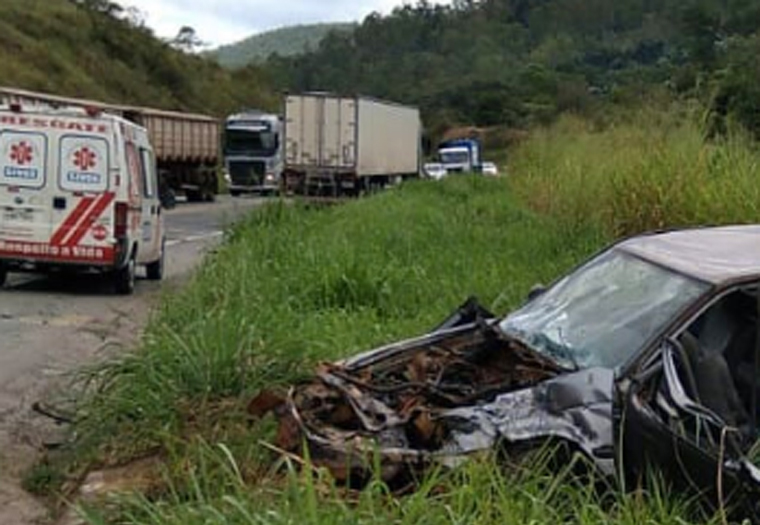 Jovem sem habilitação morre em acidente de carro após tentar fugir da polícia na BR-381