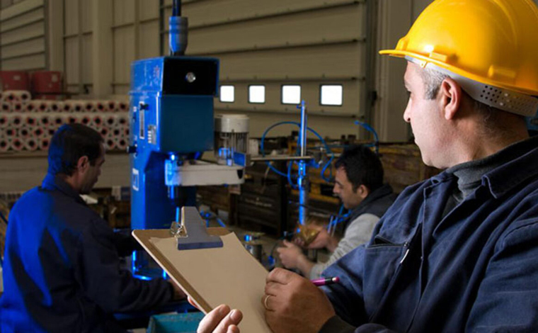 Foto: Ilustrativa - Como prÃ©-requisito a empresa pede experiÃªncia anterior em processos industriais, Ensino Superior em Engenharia QuÃ­mica concluÃ­do e conhecimento em Pacote Office. DesejÃ¡vel experiÃªncia em gestÃ£o de pessoas