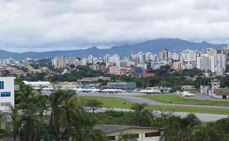 Jovem é preso após invadir pista de pouso do Aeroporto da Pampulha em Belo Horizonte