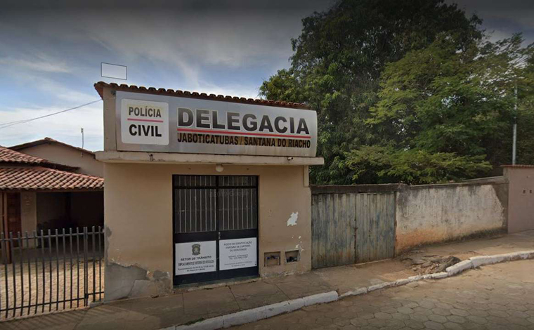 Bebê de 4 meses tem 16 costelas e fêmur quebrados e pais são suspeitos das agressões 