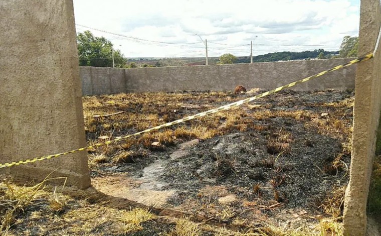 Mulher é flagrada jogando filho em terreno baldio e ateando fogo na criança em Anápolis 