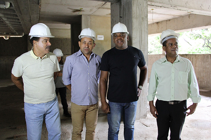 Vereadores constatam cronograma em dia nas obras do novo prédio da Câmara