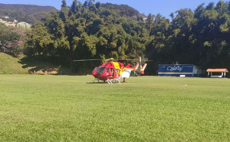 Trabalhador é socorrido em estado grave após cair em ribanceira enquanto descansava em pedra